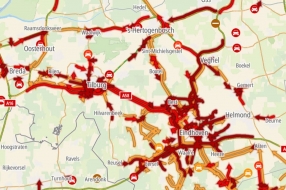 Verkeersinfarct door sneeuw, honderden kilometers file